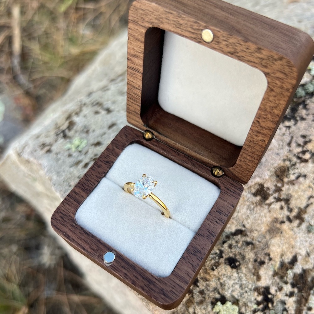 Oval Cut Diamond Engagement Ring